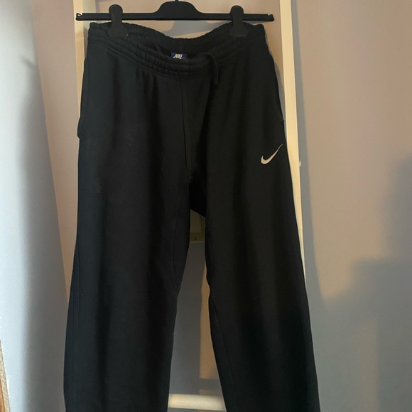 Black Nike Hoodie and sweatpants - Picture 6 of 7